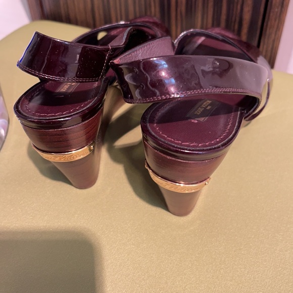 Louis Vuitton sandals - Picture 4 of 11